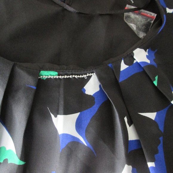 LARRY LEVINE black white geo abstract print silky polyester sleeveless blouse - Picture 3 of 6